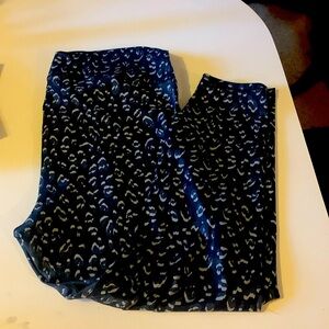 Cheetah print leggings 🩶🖤